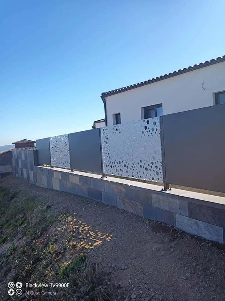 Grille de clôture décorative acier thermolaqué gris