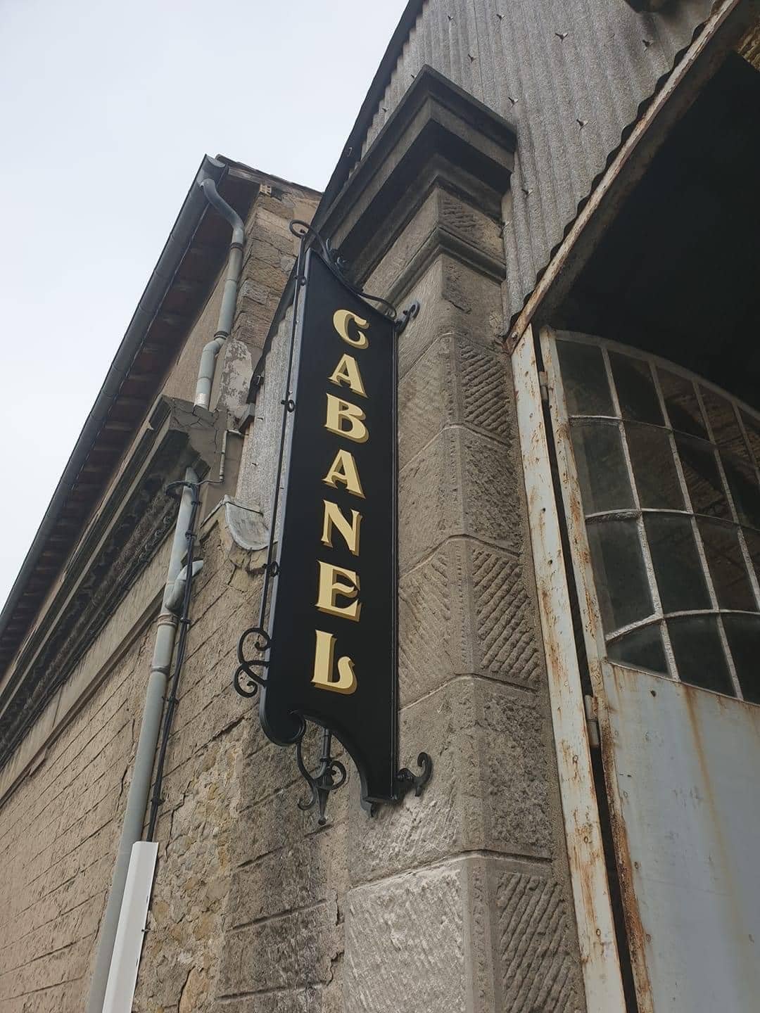 Totem signalétique entreprise zone industrielle Aude