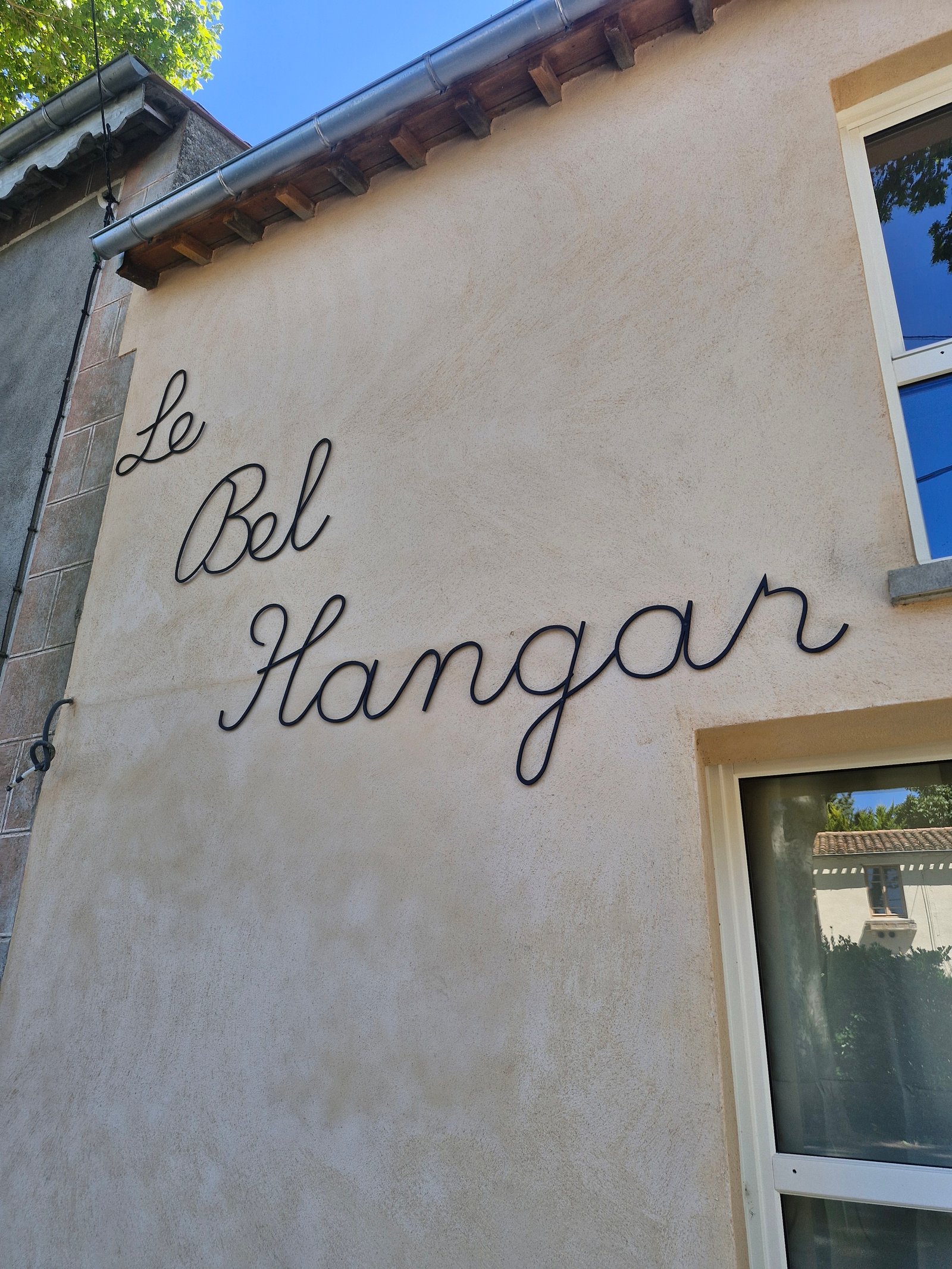 Lettrage relief pour devanture commerce Narbonne