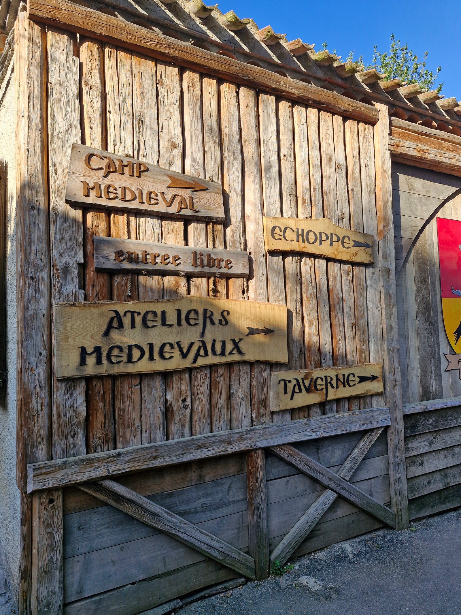 Enseigne drapeau fer forgé traditionnel restaurant