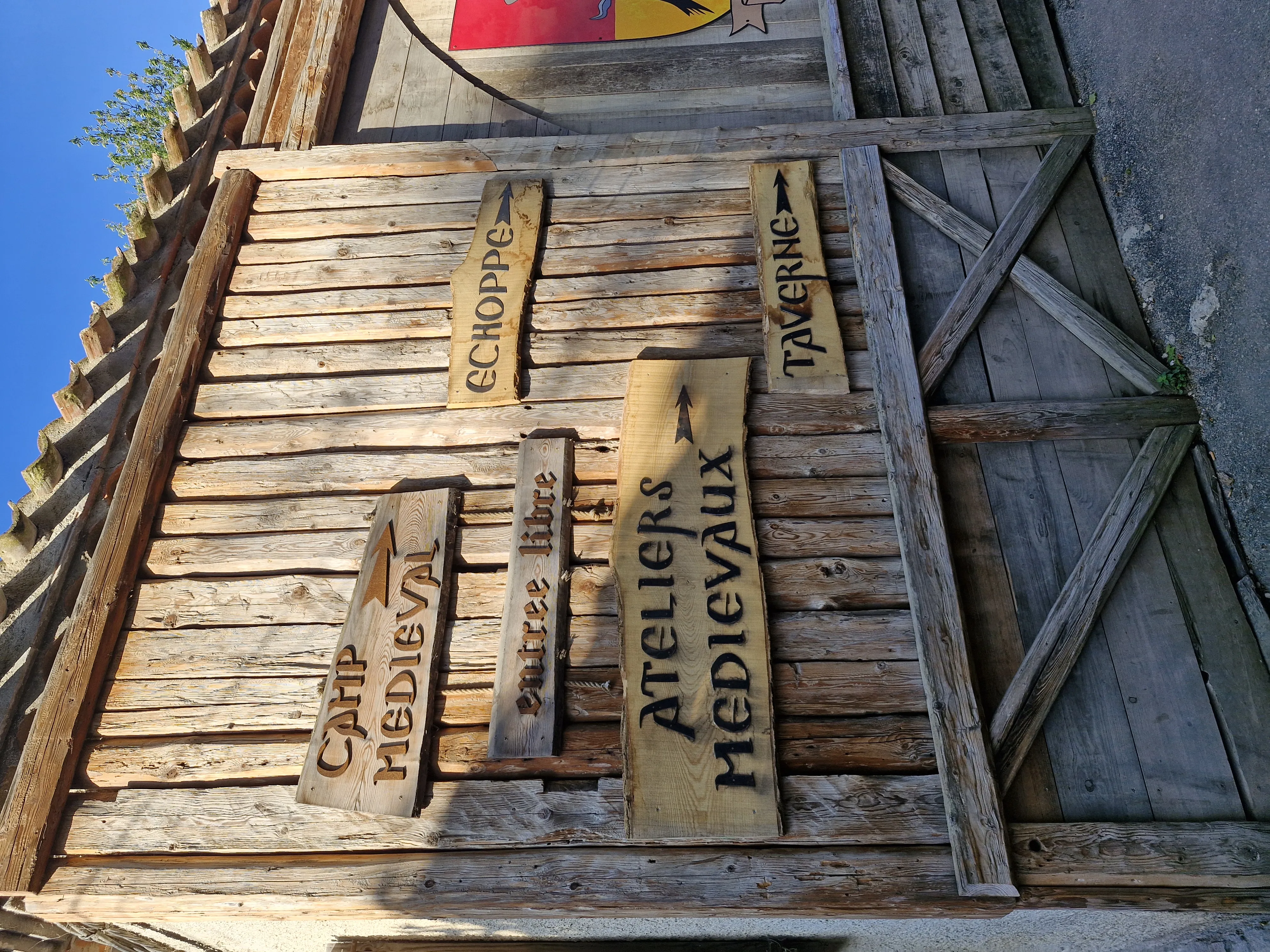 Enseigne drapeau fer forgé traditionnel restaurant