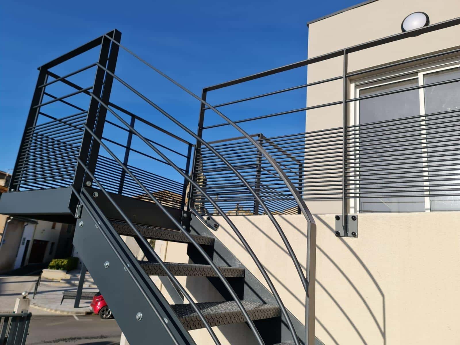 Escalier hélicoïdal gain de place pour petit espace loft