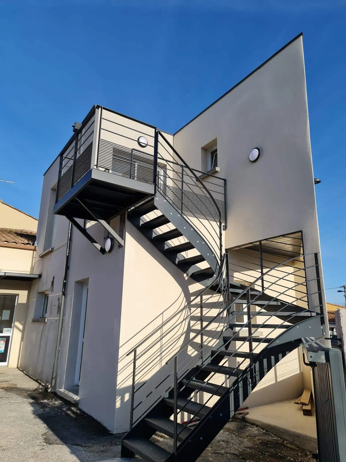 Escalier quart tournant métallique design industriel noir