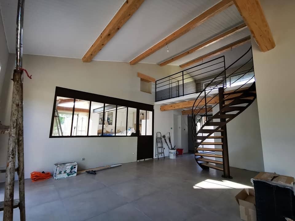 Cloison vitrée style loft pour intérieur moderne