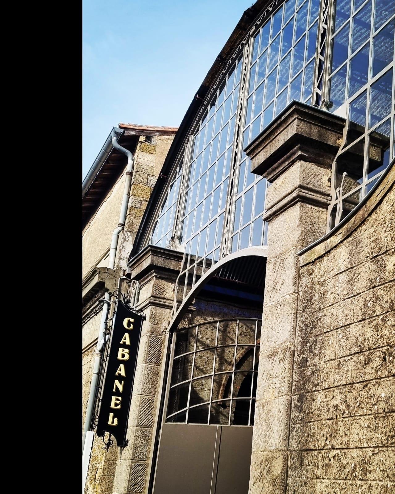 Porte d'entrée sécurisée en acier et verre