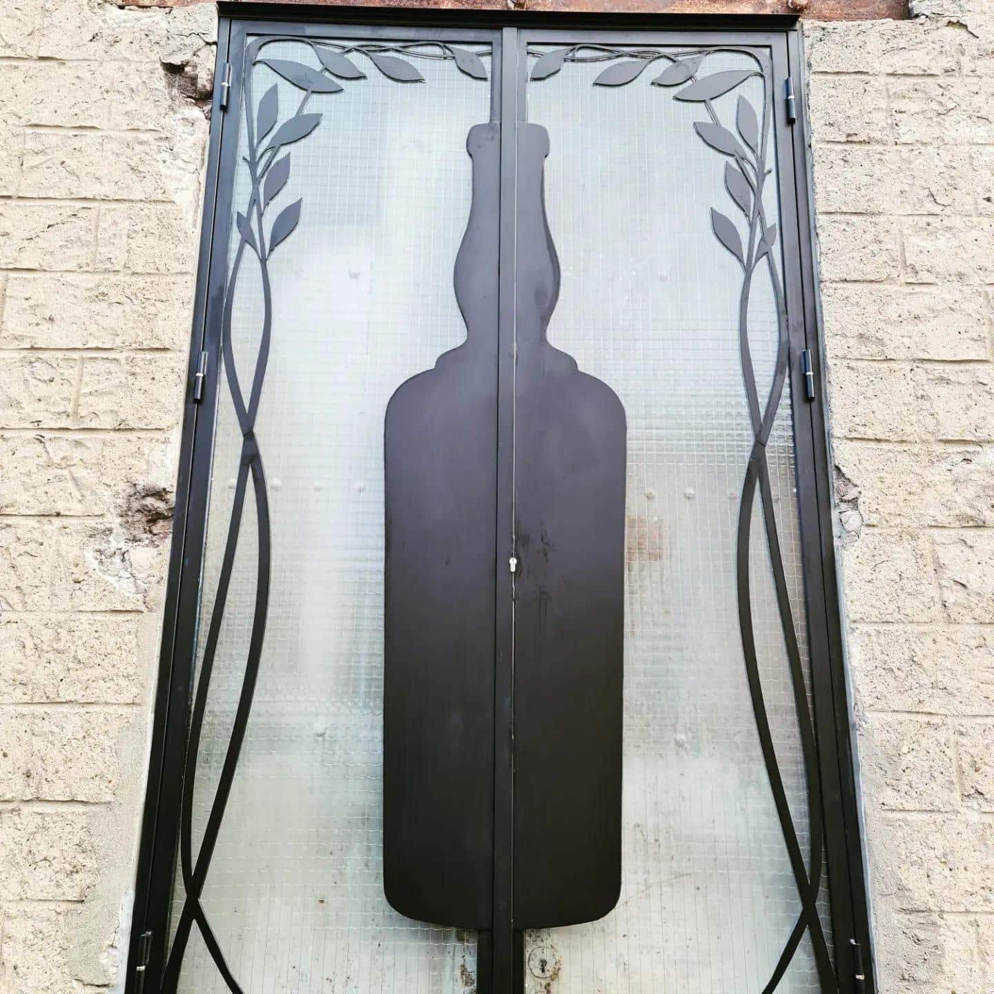 Porte d'entrée sécurisée en acier et verre