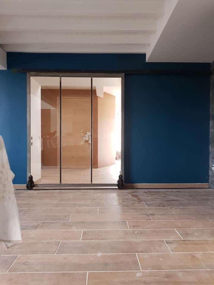 Porte d'entrée sécurisée en acier et verre