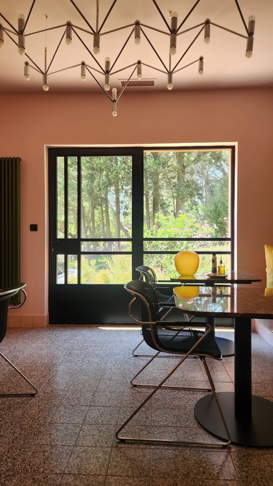 Porte d'entrée sécurisée en acier et verre