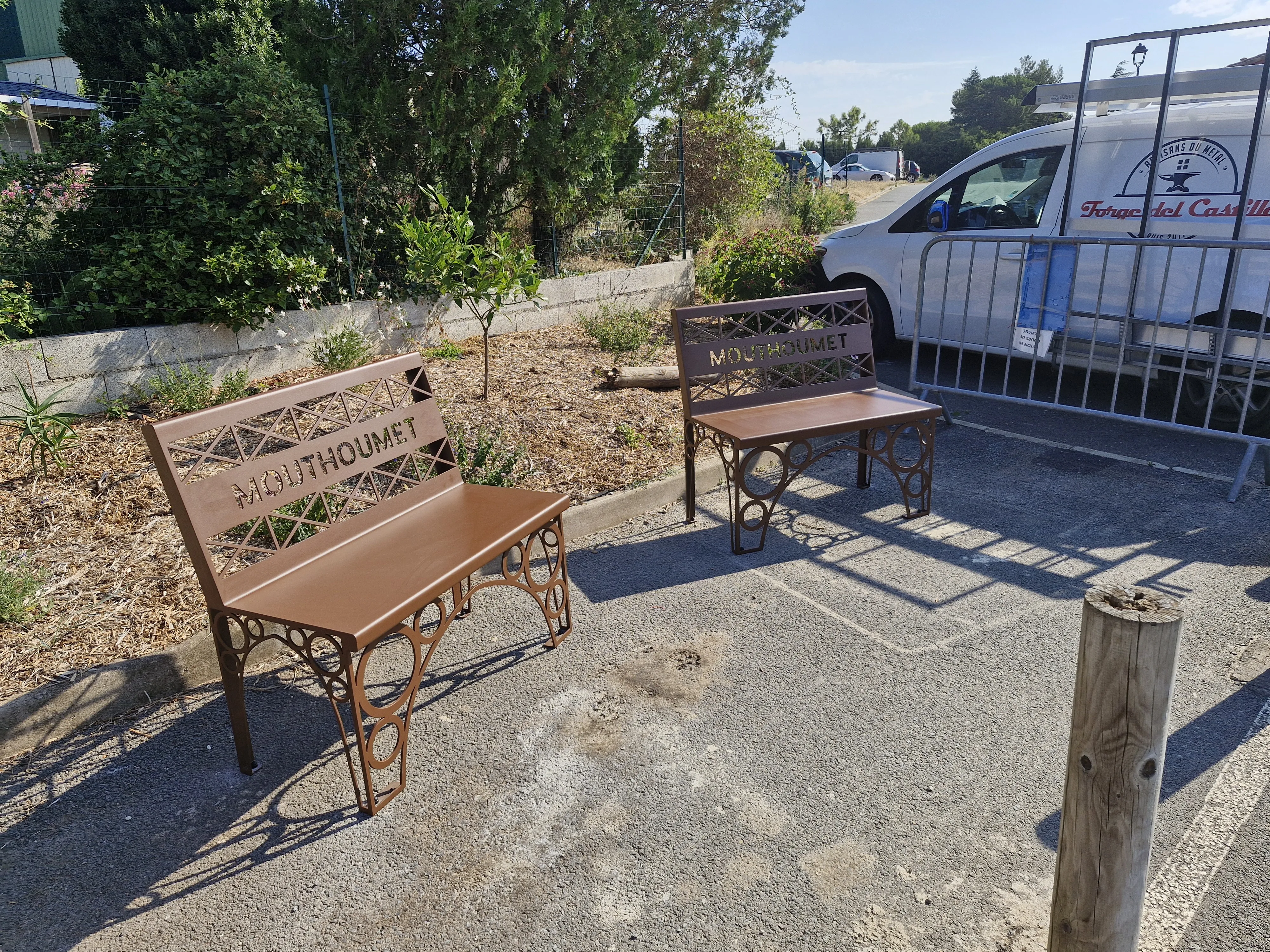 Portant vêtement acier brut vernis pour boutique prêt-à-porter