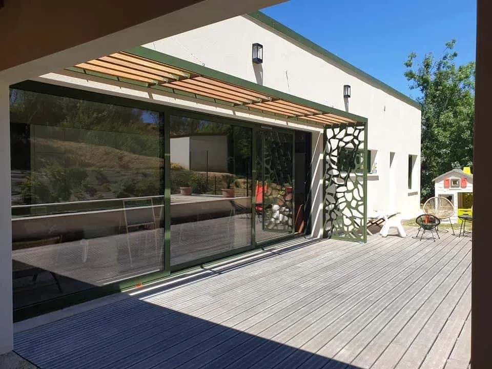 Pergola autoportée jardin structure lourde résistante vent