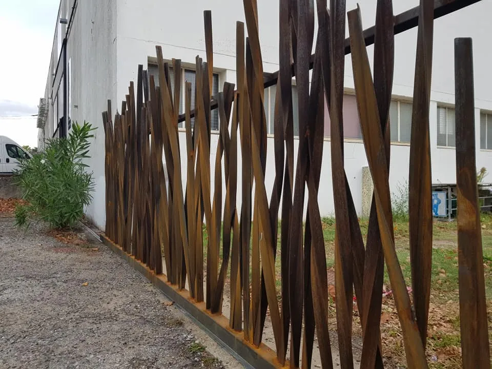 Restauration de portail ancien avec volutes forge artisanale