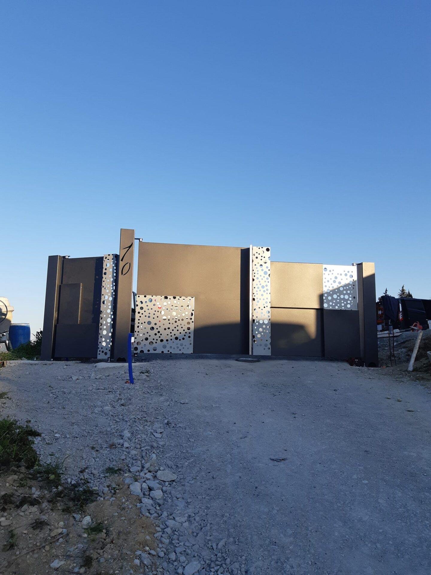 Portail battant 2 vantaux en acier style traditionnel Limoux