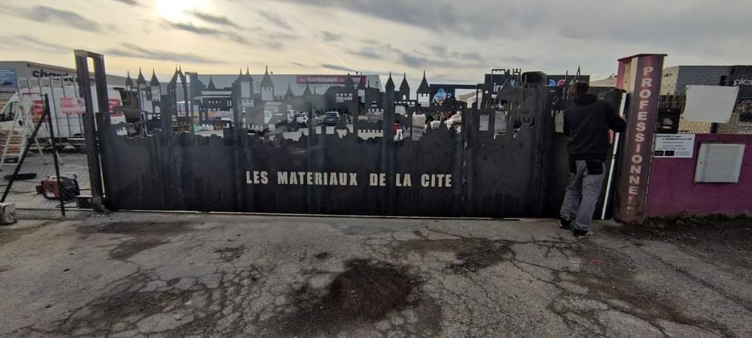 Restauration de portail ancien avec volutes forge artisanale